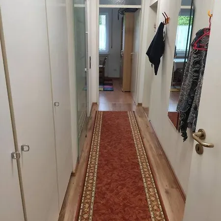 아파트 125m² Terrassenwohnung Mit Fuldablick, Sauna & Schwimmbad